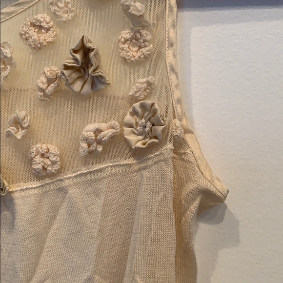 2 for $20 Silk rose detailing top - Picture 4 of 6